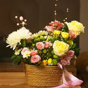 Весенняя композиция на Пасху в корзинке