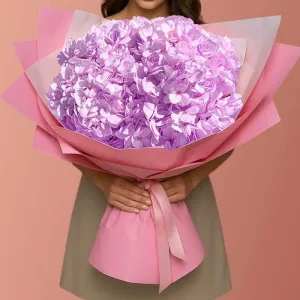 Огромный букет розовых гортензий